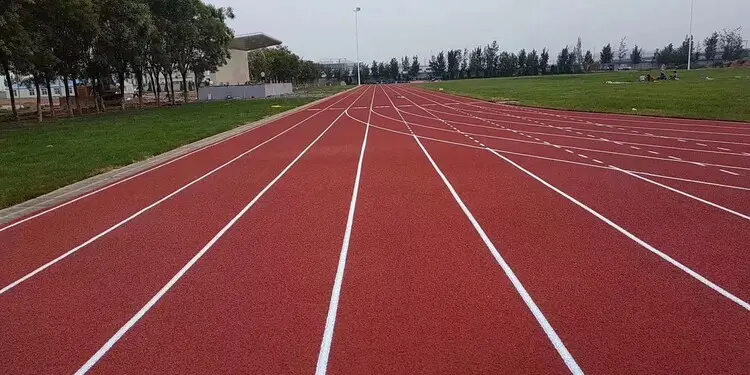 跑步愛好者速進！三種跑道對比，塑膠跑道為何拔得頭籌